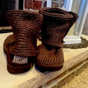 Brown/Gold knit Uggs
